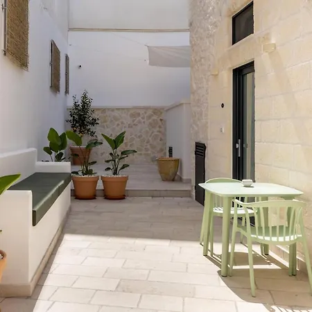 بيت ضيافة Dimora Valusco 3*